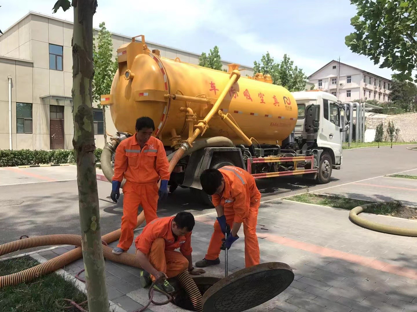 崇阳化粪池清理与5-8吨吸粪车施工效率分析